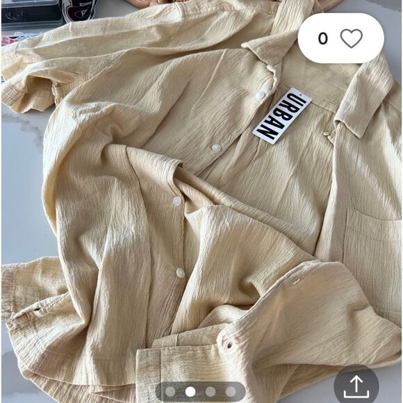 Urban Outfitters‎ Crinkled button down shirt Beige Nwt - Picture 2 of 5